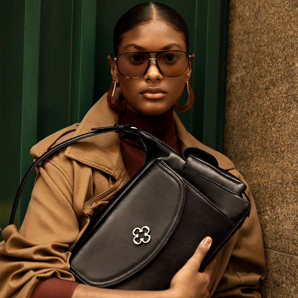 BOLSA MÉDIA PRETA DE COURO TOTE