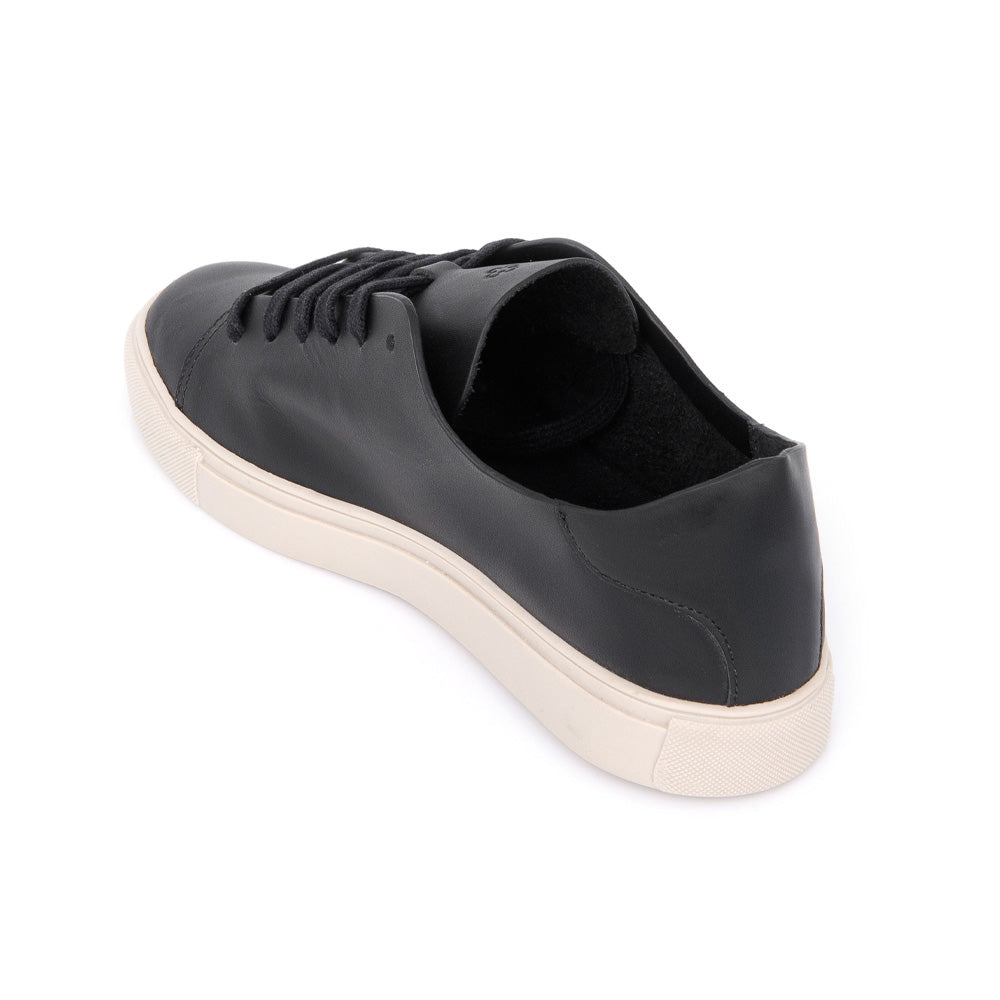 TÊNIS FEMININO PRETO DE COURO AMARRAÇÃO