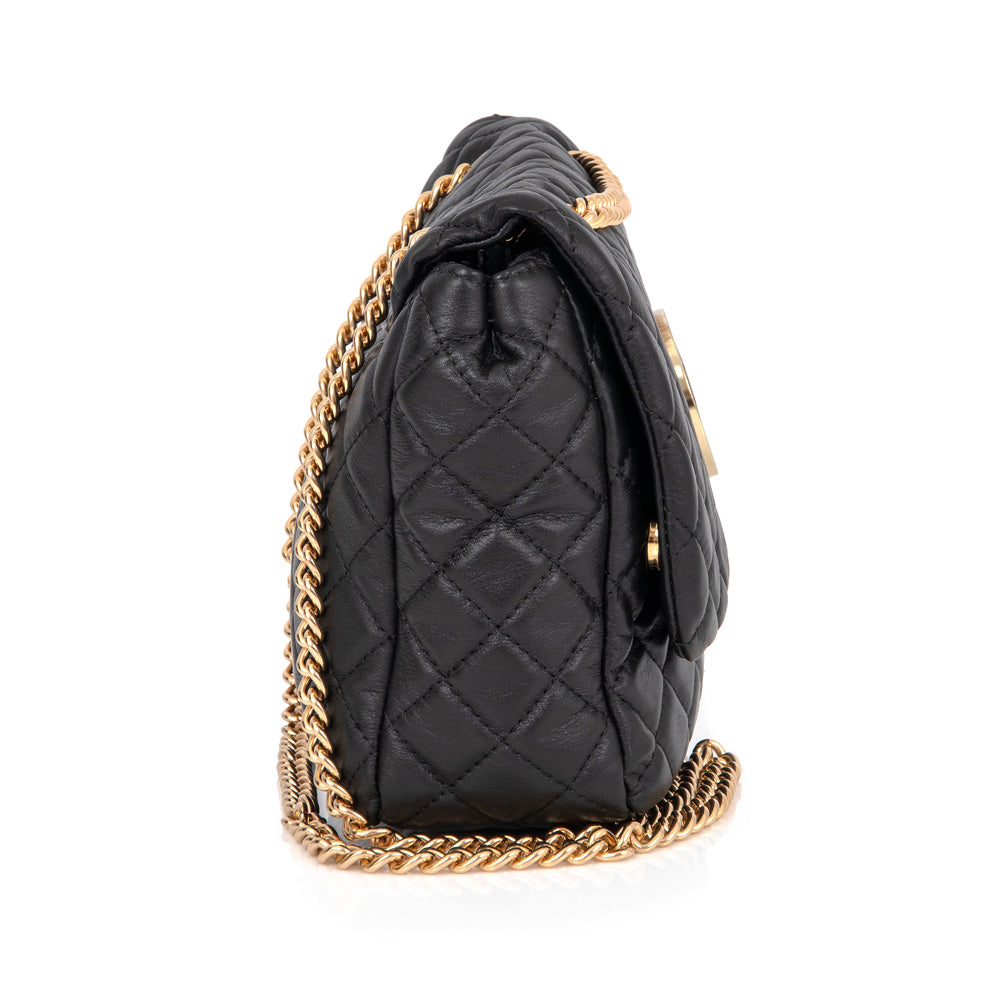 BOLSA PRETA DE COURO  MATELASSÊ CORRENTE DOURADA OLIVIA
