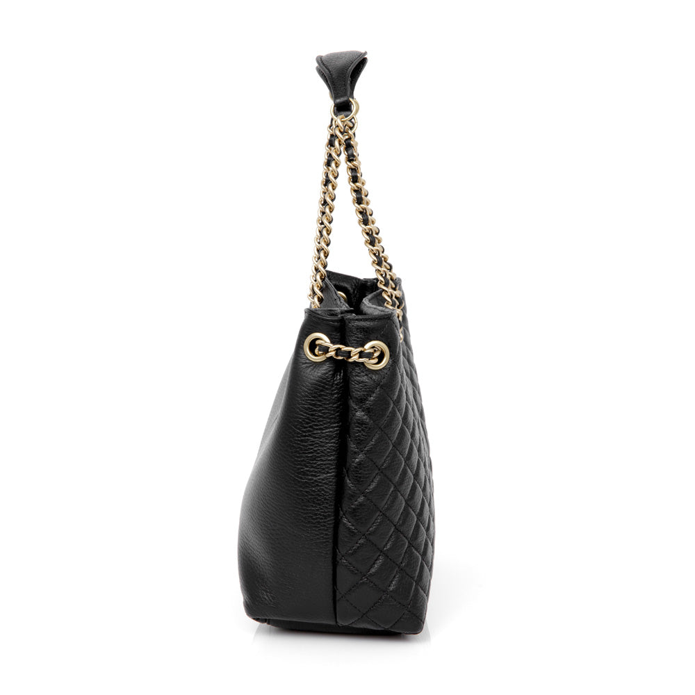 BOLSA MÉDIA PRETA DE COURO CORRENTE DOURADA CARINA